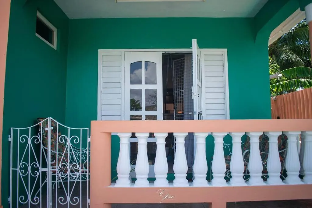 Charming Bungalow Minutes From Brandon'S Beach Bridgetown 0*,  Barbados